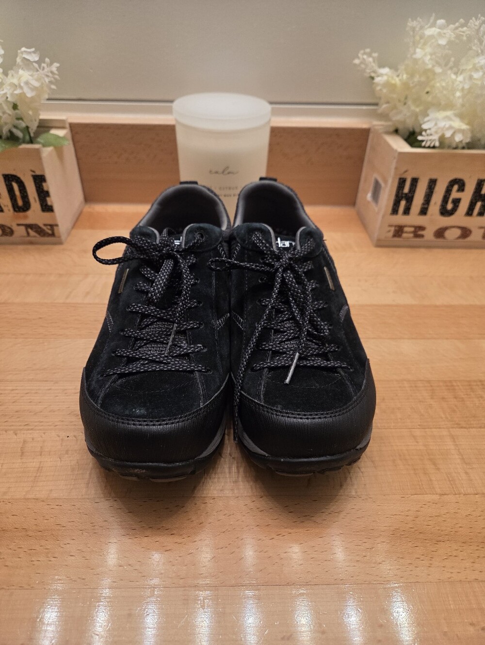 Dansko Paisley Waterproof Sneakers Black Suede Vibram Sole Women's Size EU 38 - Picture 2 of 10